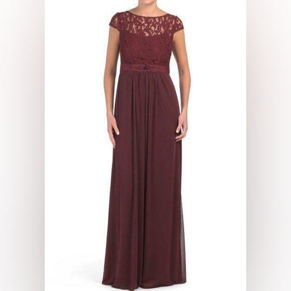 Elegant Deep Wine Lace Evening Gown - Picture 3 of 7